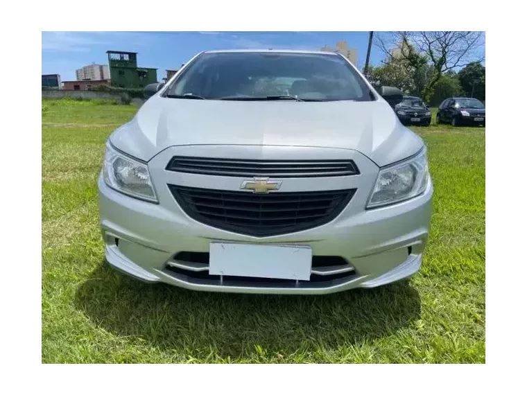 Chevrolet Onix Prata 4