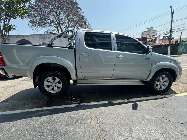 Toyota Hilux Prata 19