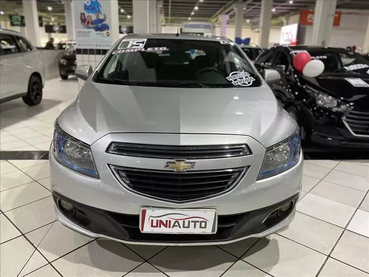 Chevrolet Onix Prata 13