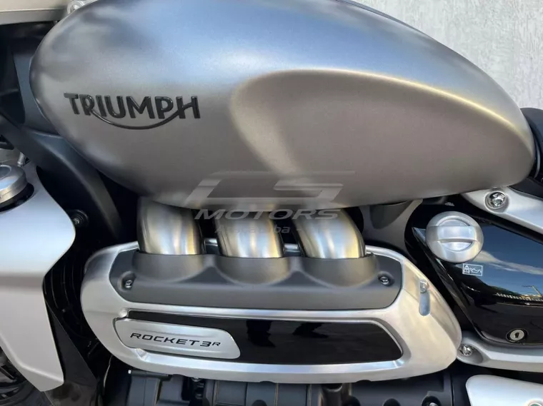 Triumph Rocket III Prata 17