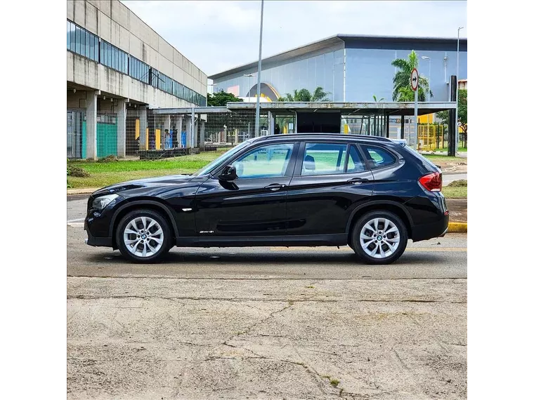 BMW X1 Preto 14