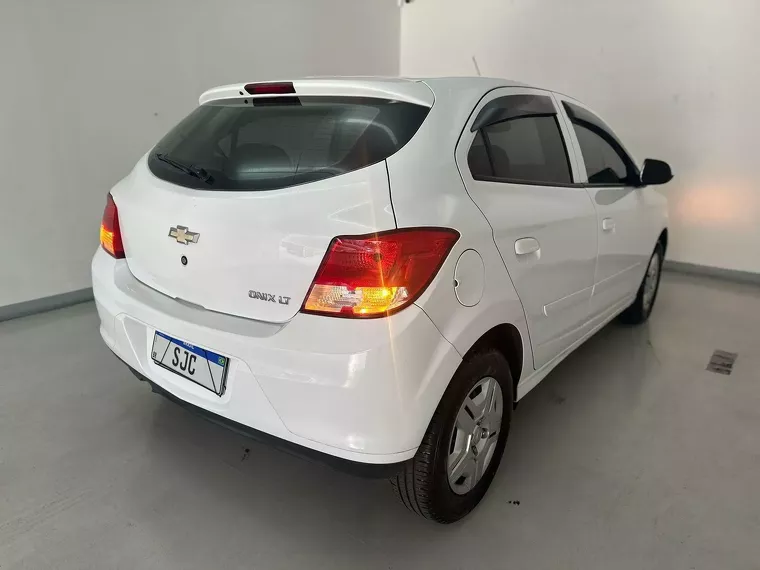 Chevrolet Onix Branco 1