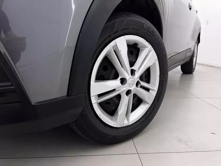 Nissan Kicks Cinza 26