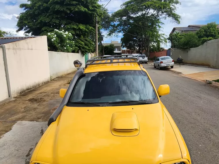 Mitsubishi L200 Savana Amarelo 9