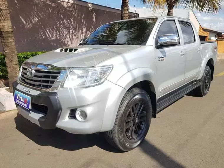 Toyota Hilux Prata 4