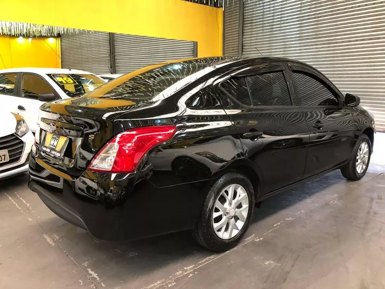 Nissan Versa Preto 9