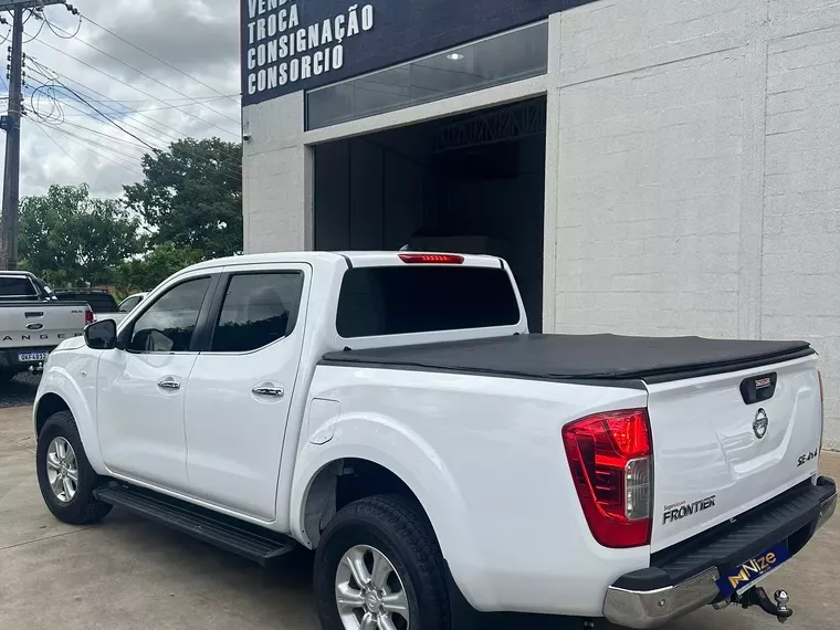 Nissan Frontier Branco 5