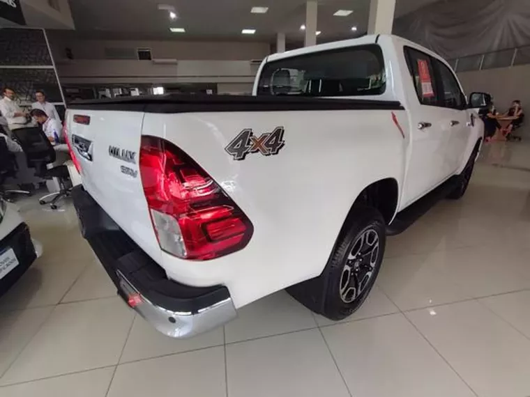 Toyota Hilux Branco 2