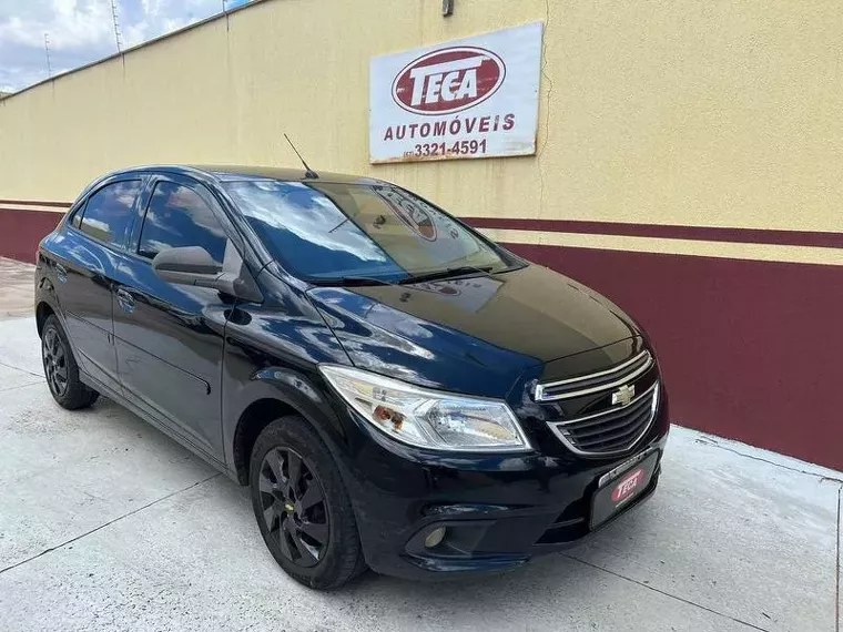 Chevrolet Onix Preto 5