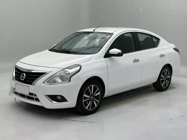 Nissan Versa Branco 3