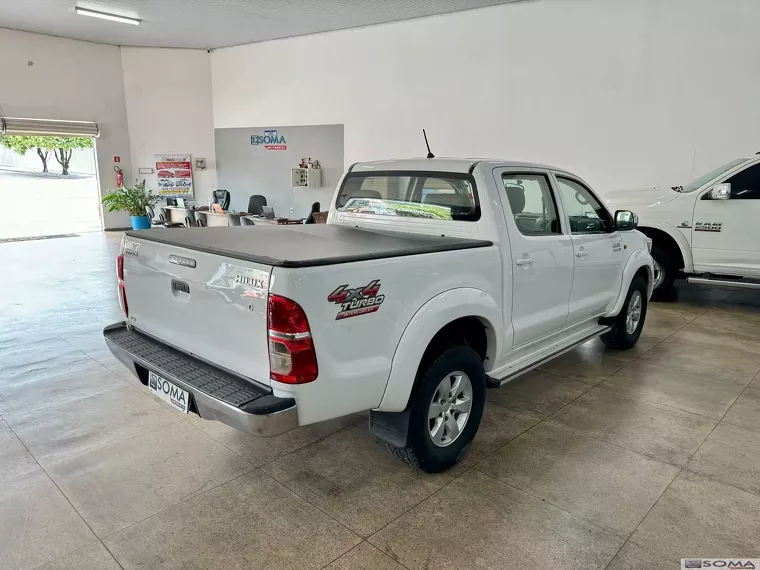 Toyota Hilux Branco 8