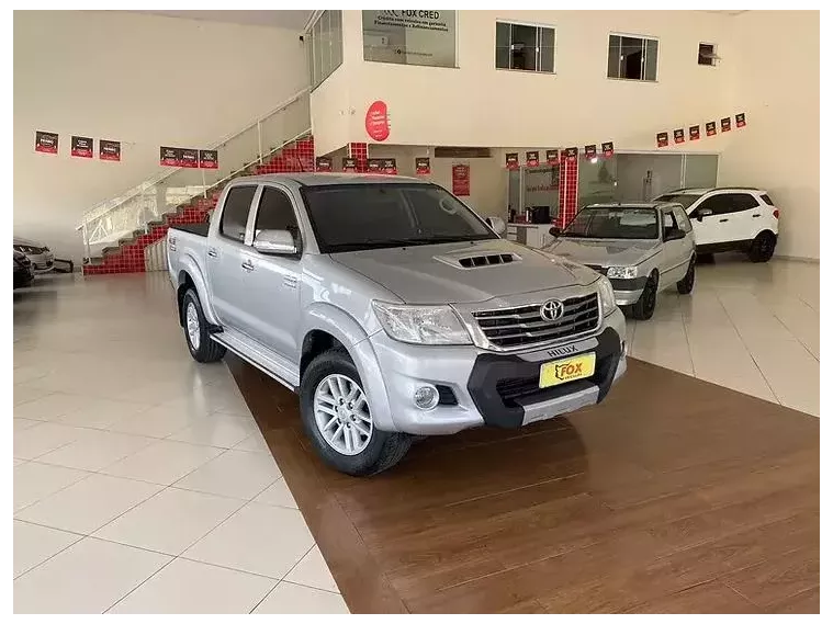 Toyota Hilux Prata 1