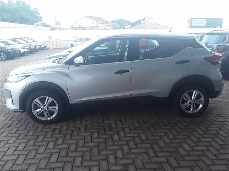 Nissan Kicks Prata 5