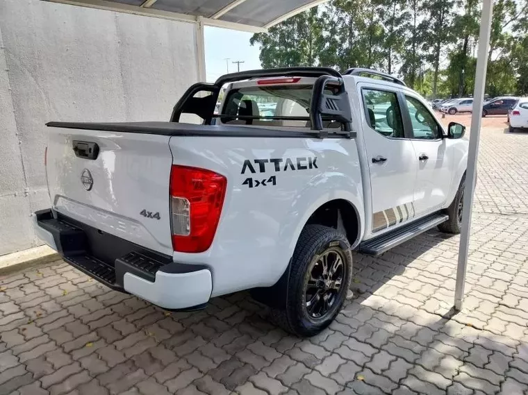 Nissan Frontier Branco 3