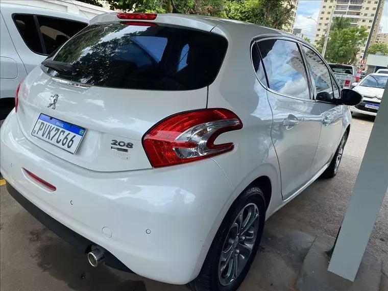 Peugeot 208 Branco 4