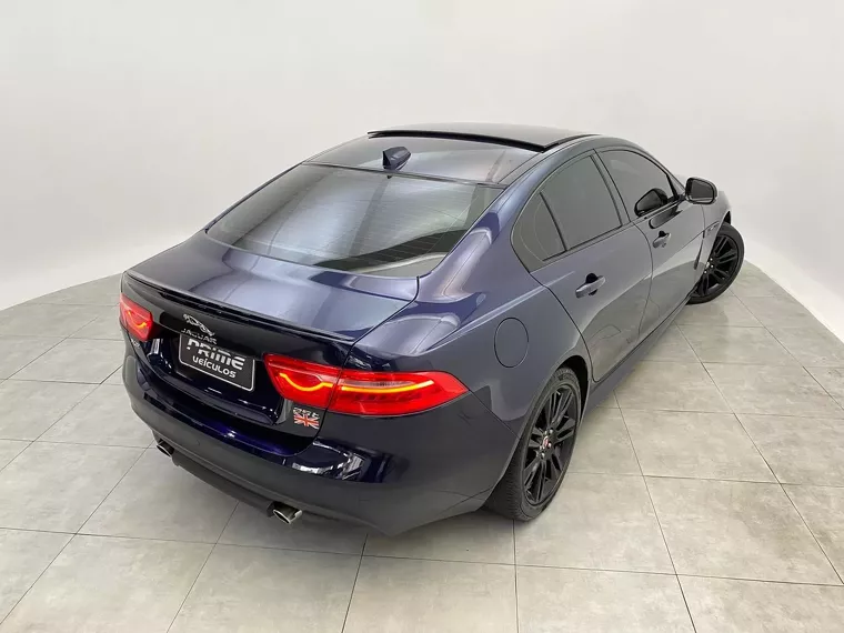 Jaguar XE Azul 6