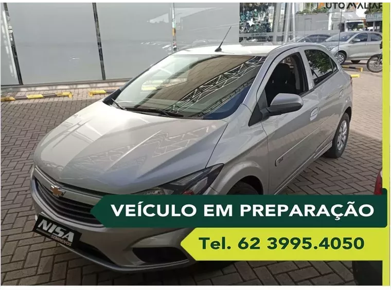 Chevrolet Onix Prata 3