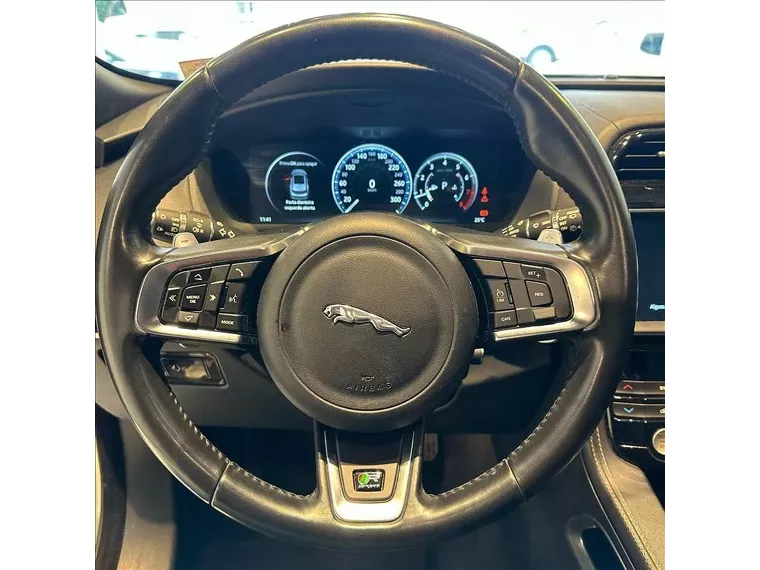 Jaguar F-pace Branco 17