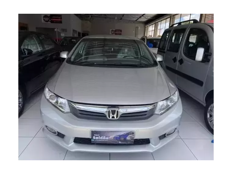 Honda Civic Prata 3