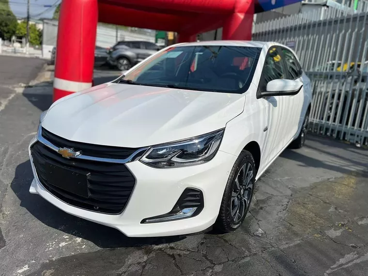 Chevrolet Onix Branco 2