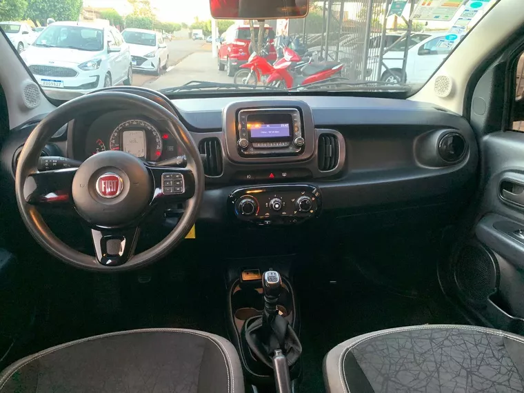 Fiat Mobi Prata 8