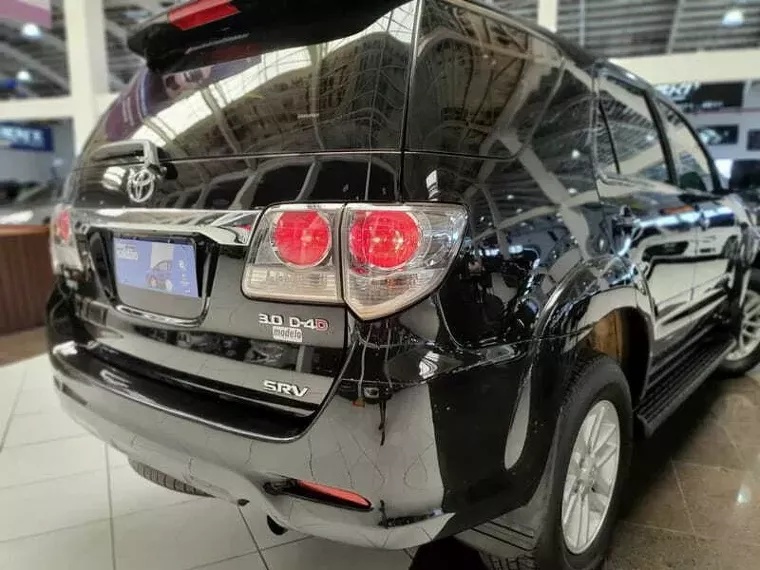 Toyota Hilux SW4 Preto 10