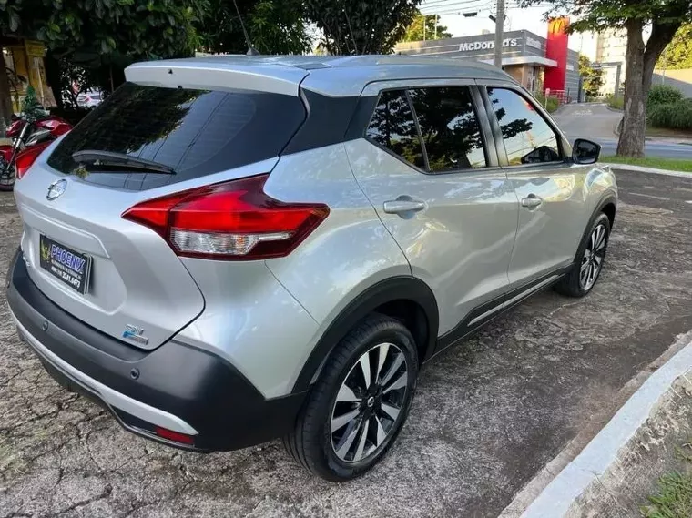 Nissan Kicks Prata 6