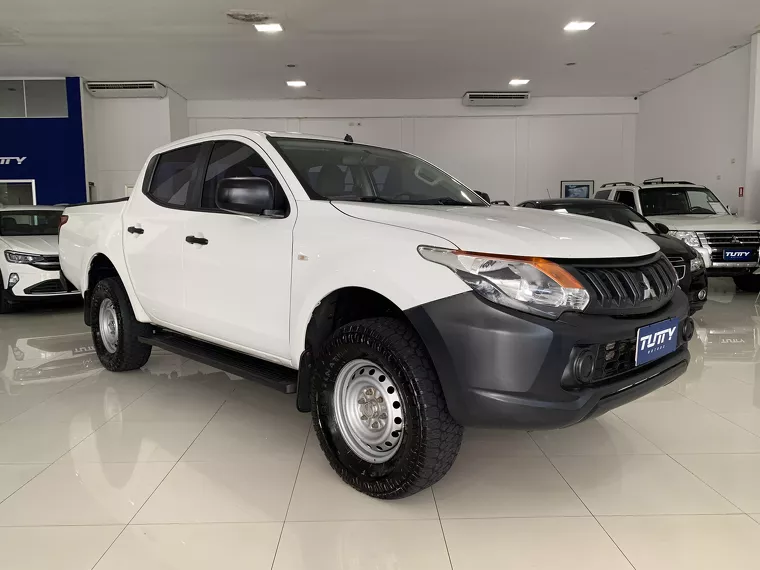 Mitsubishi L200 Triton Branco 7