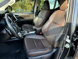 Toyota Hilux SW4