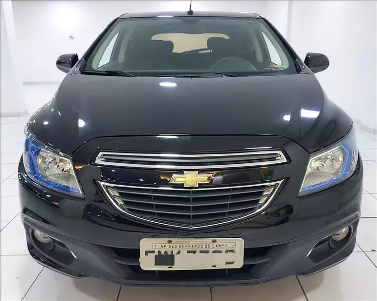 Chevrolet Onix Preto 7