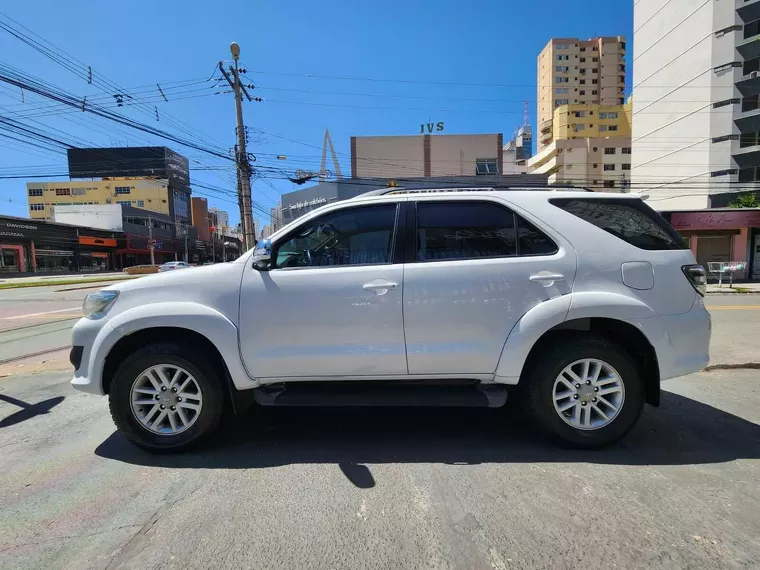 Toyota Hilux SW4 Branco 16