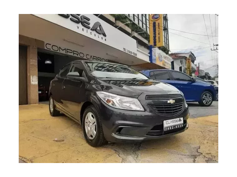 Chevrolet Onix Cinza 1