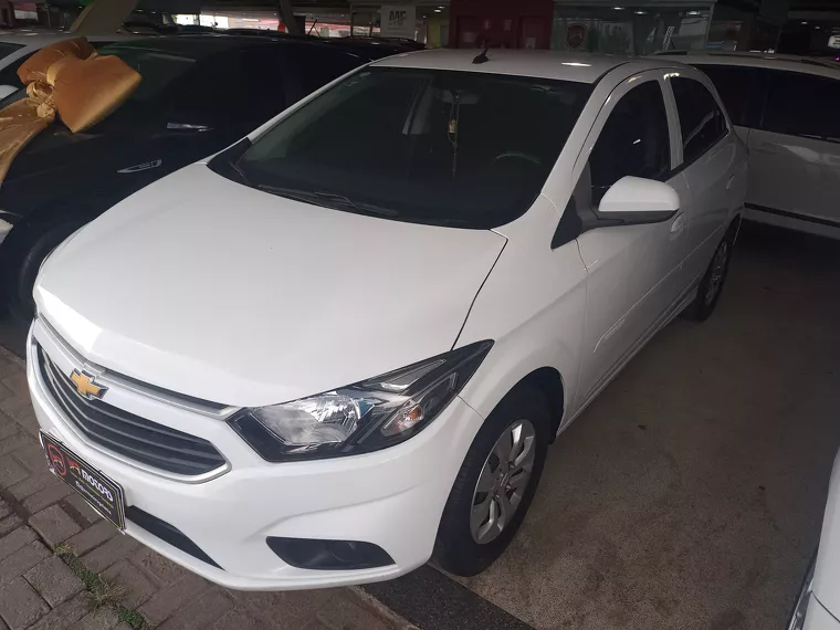 Chevrolet Onix Branco 2