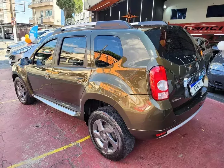 Renault Duster Verde 11