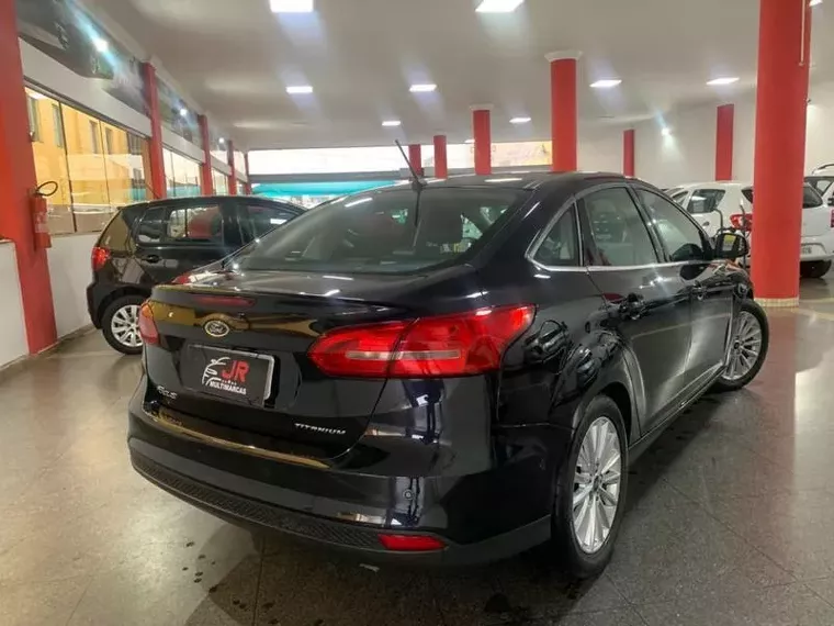 Ford Focus Preto 12