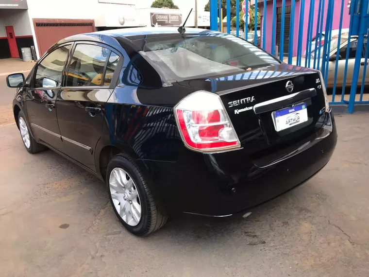 Nissan Sentra Preto 4