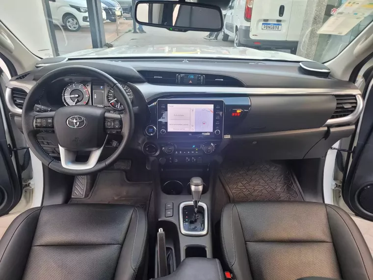 Toyota Hilux Branco 3