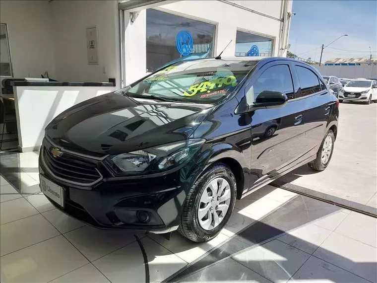 Chevrolet Onix Preto 1