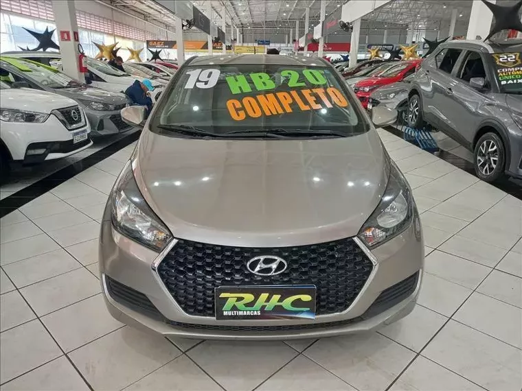 Hyundai HB20 Prata 8