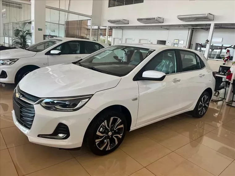 Chevrolet Onix Branco 1