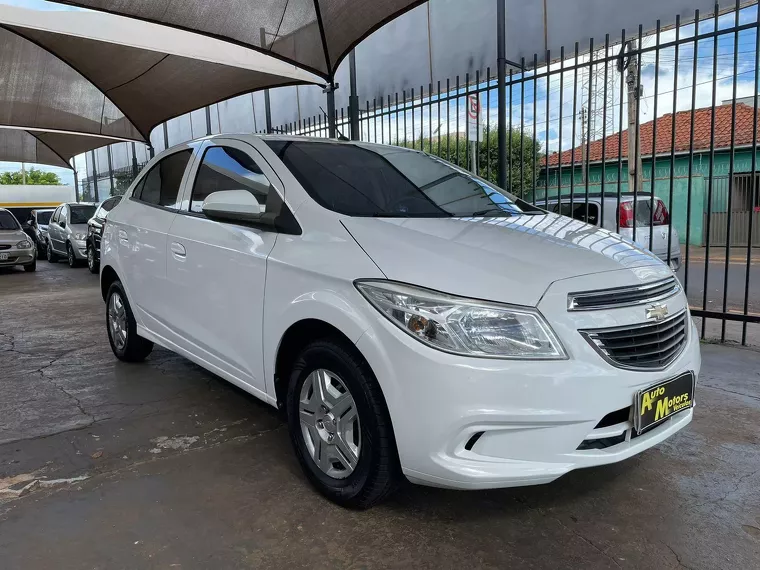 Chevrolet Onix Branco 5