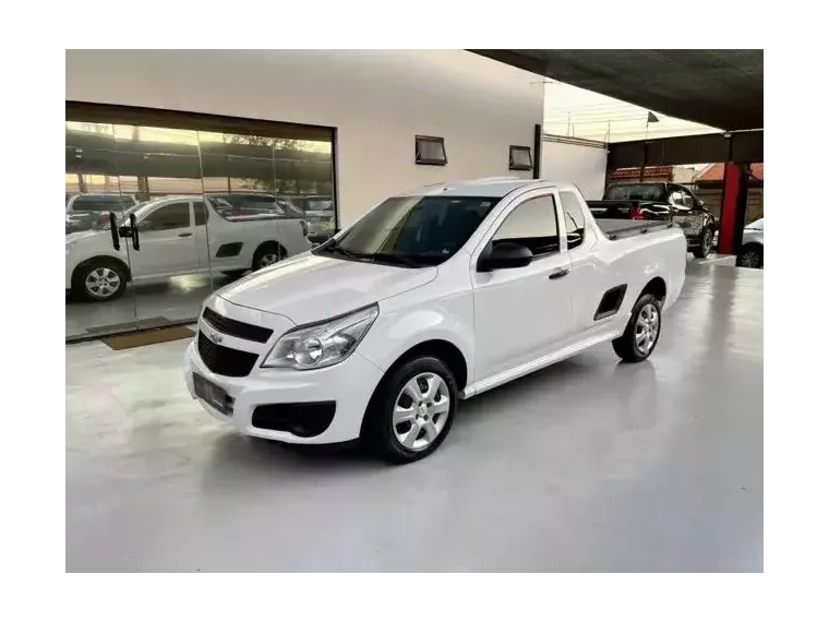 Chevrolet Montana Branco 5