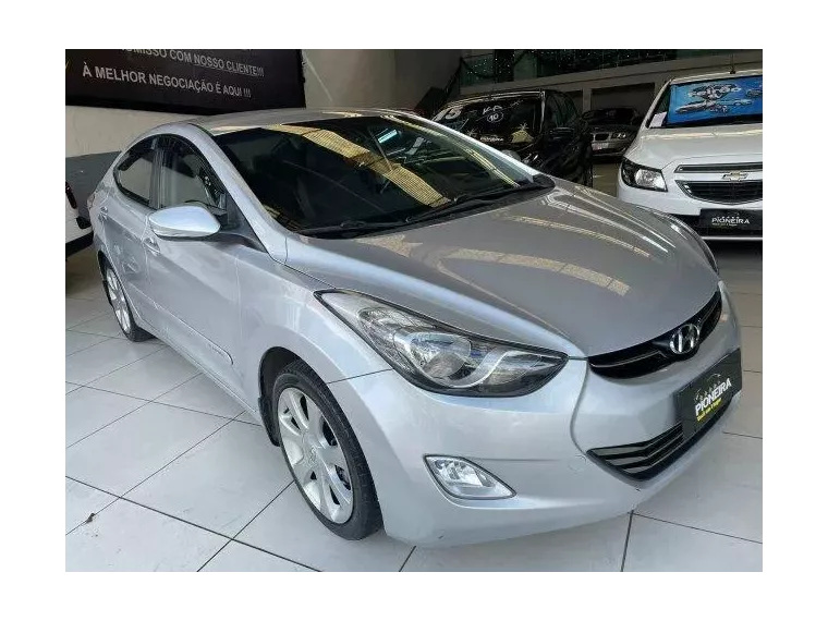 Hyundai Elantra Prata 14