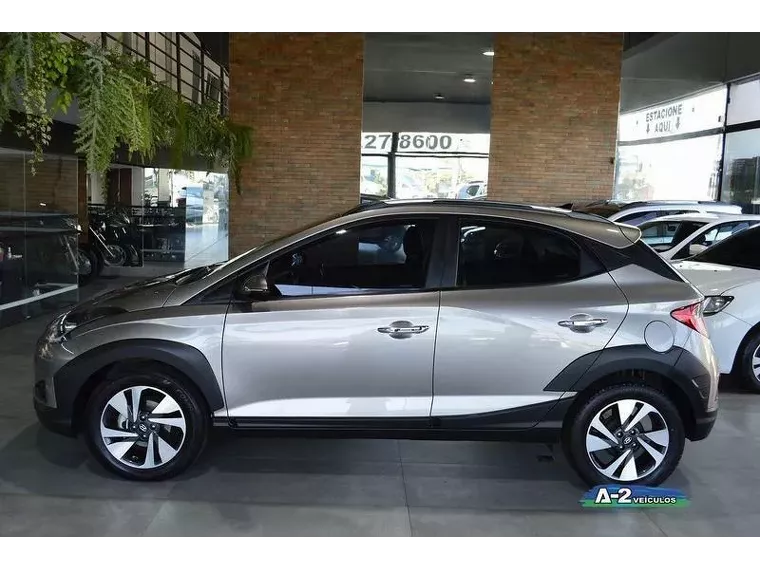 Hyundai HB20X Prata 10