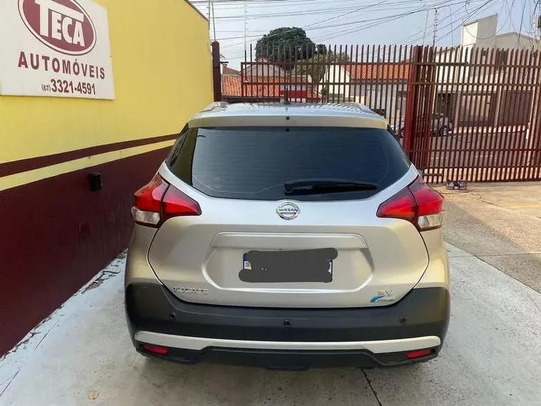 Nissan Kicks Prata 9