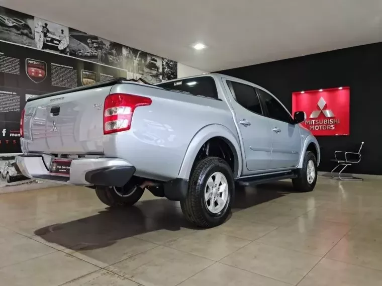 Mitsubishi L200 Triton Prata 1