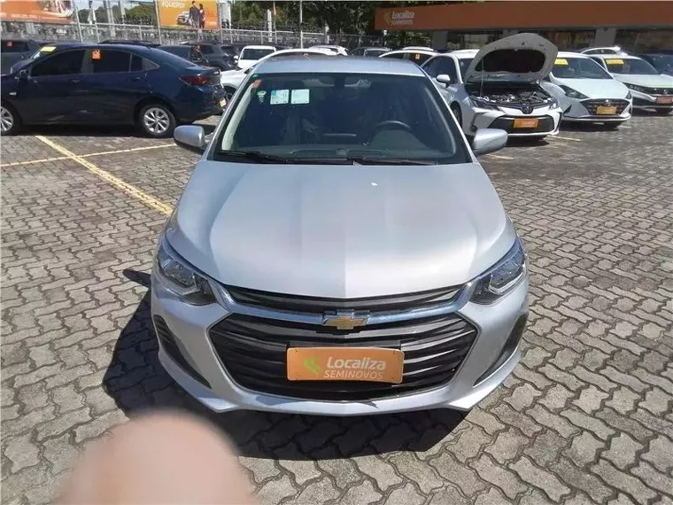 Chevrolet Onix Prata 6