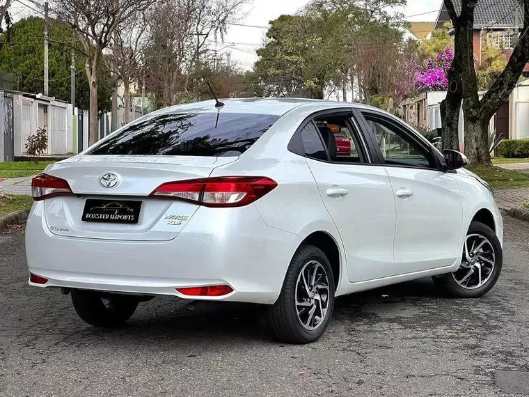 Toyota Yaris Branco 5