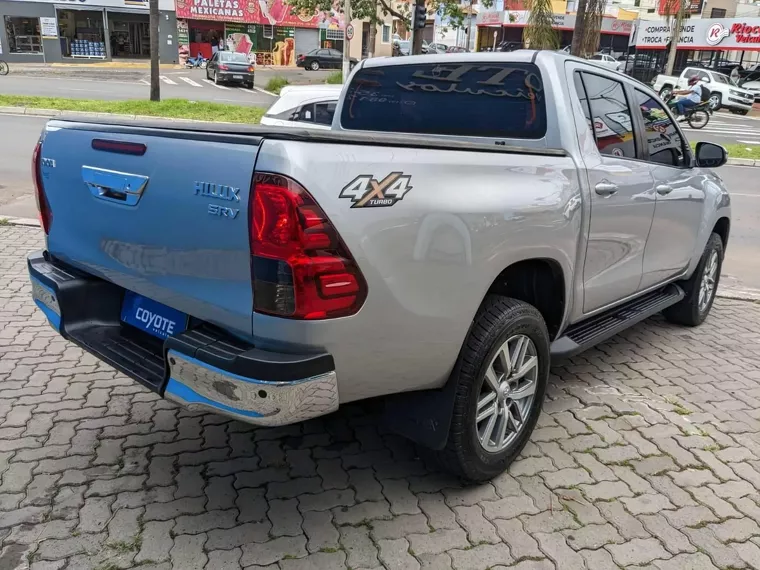 Toyota Hilux Prata 7