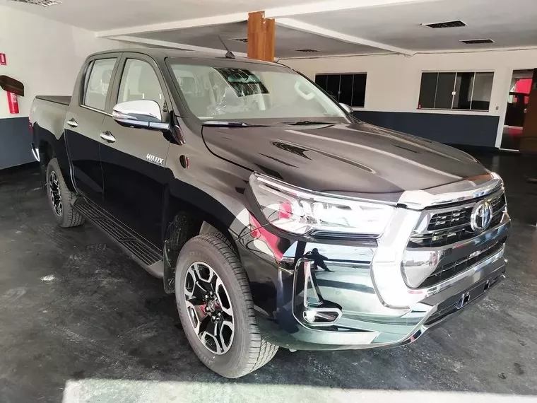 Toyota Hilux Preto 13